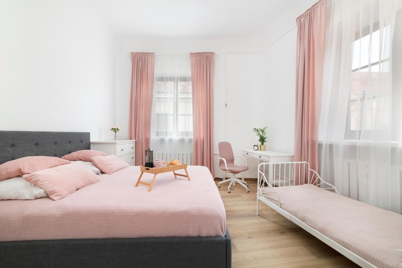 Easy Rent - Old Town Apartment
